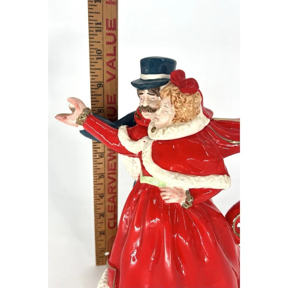 Silvestri Victorian Skater #20516 Skating Couple 6-cup Teapot Vintage 1991